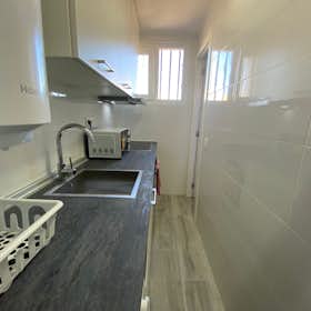 Private room for rent for €450 per month in Madrid, Calle del Mar de las Antillas