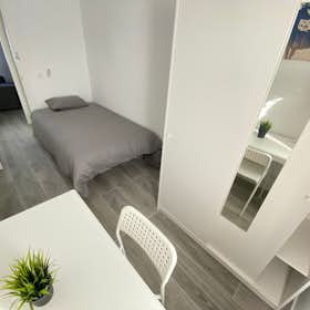 WG-Zimmer for rent for 380 € per month in Madrid, Calle del Mar de las Antillas