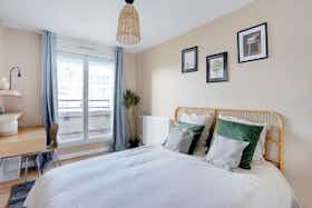 Private room for rent for €740 per month in Le Kremlin-Bicêtre, Boulevard Chastenet de Géry