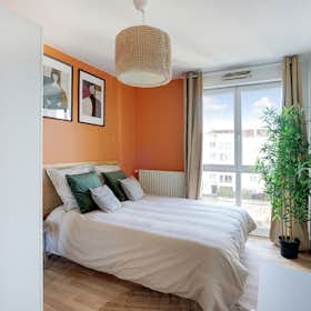 Private room for rent for €750 per month in Le Kremlin-Bicêtre, Boulevard Chastenet de Géry