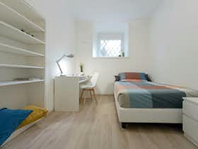 Habitación privada en alquiler por 549 € al mes en Trento, Via Fiume