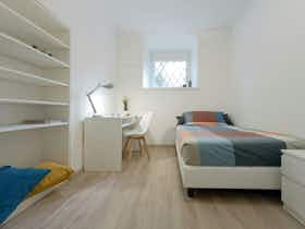 Cameră privată de închiriat pentru 549 EUR pe lună în Trento, Via Fiume