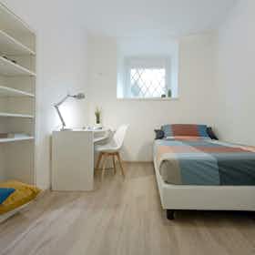私人房间 正在以 €549 的月租出租，其位于 Trento, Via Fiume