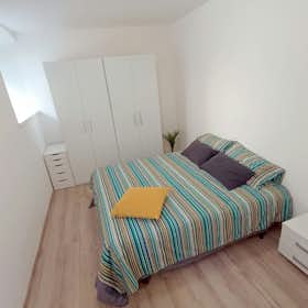Privé kamer for rent for € 594 per month in Trento, Via Fiume