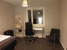 Отдельная комната сдается в аренду за 5 500 SEK в месяц в Edsberg, Ribbings väg