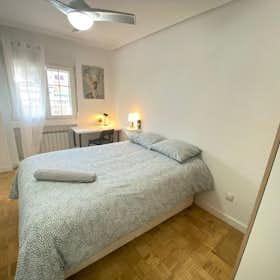 Private room for rent for €450 per month in Madrid, Calle de Cardeñosa