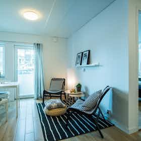 WG-Zimmer zu mieten für 7.132 SEK pro Monat in Västra Frölunda, Beryllgatan