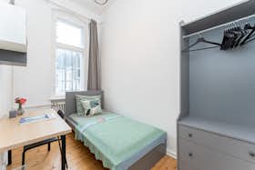 Private room for rent for €690 per month in Berlin, Uhlandstraße