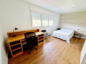 私人房间 正在以 €750 的月租出租，其位于 Madrid, Avenida de la Victoria