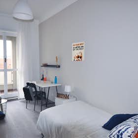 Private room for rent for €615 per month in Turin, Corso Massimo d'Azeglio