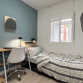 Private room for rent for €500 per month in Madrid, Calle de San Dacio