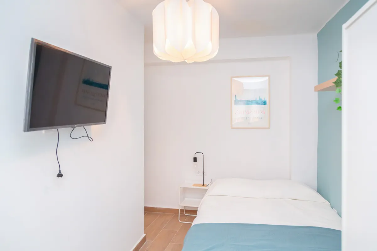 Private room in Calle Navas de Tolosa, Zaragoza (1488787) ROOM