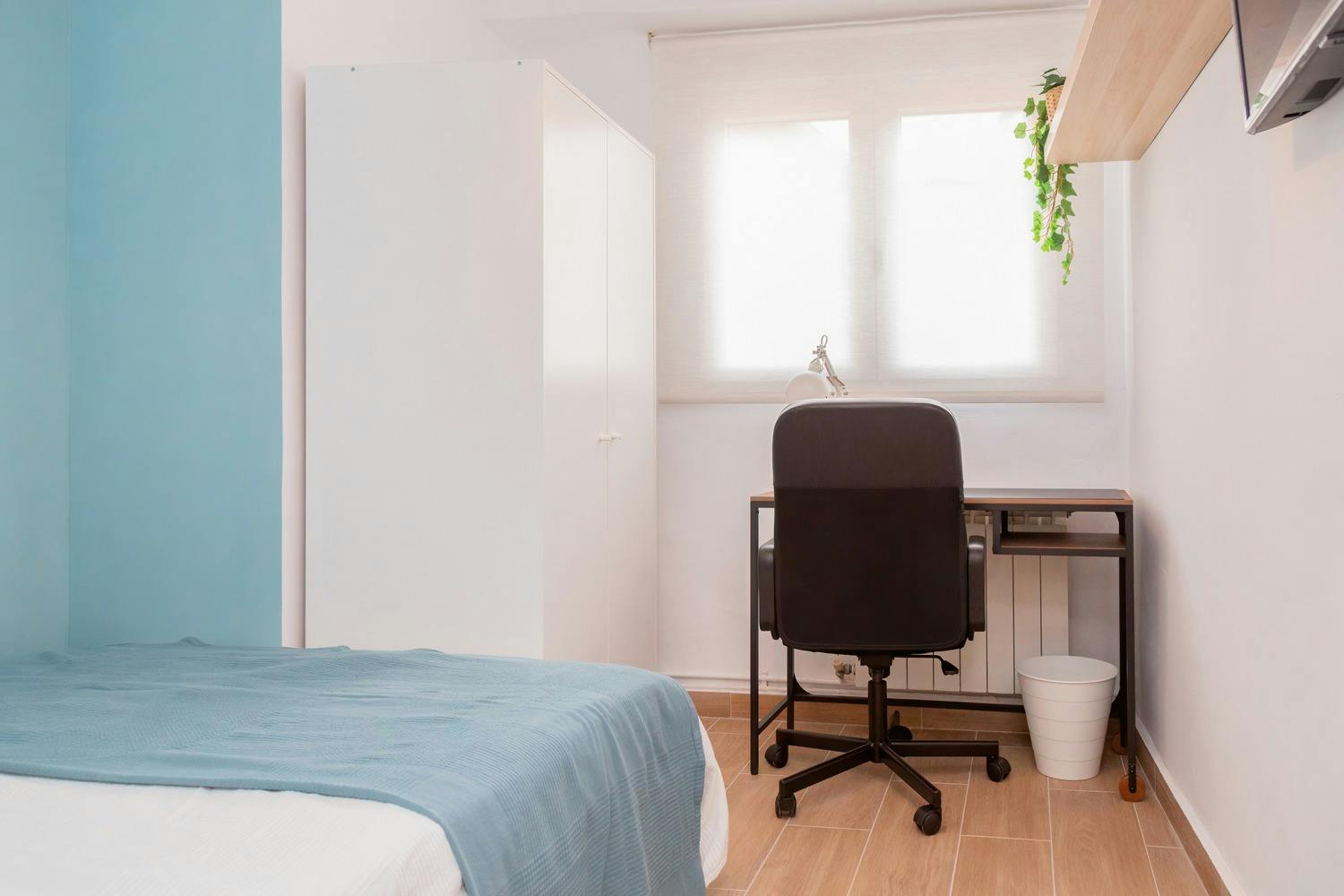 Private room for rent for €350 per month in Zaragoza, Calle Navas de Tolosa