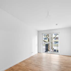 Apartment for rent for €1,016 per month in Berlin, Löwenberger Straße