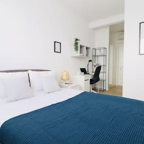 私人房间 正在以 €675 的月租出租，其位于 Nice, Rue de France