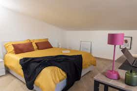Apartment for rent for €1,385 per month in Ciampino, Via Bari