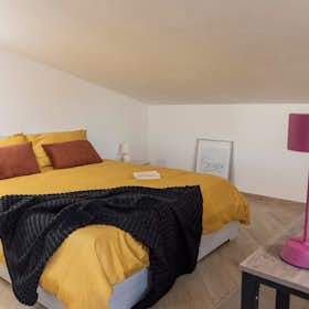 Apartment for rent for €1,385 per month in Ciampino, Via Bari