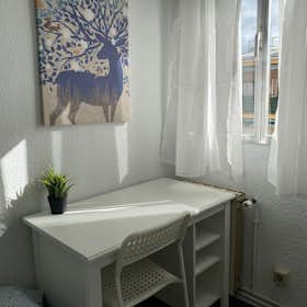 Private room for rent for €320 per month in Madrid, Calle de Tordegrillos