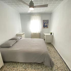 Private room for rent for €350 per month in Madrid, Calle de Tordegrillos