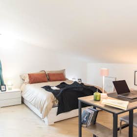 Lägenhet att hyra för 1 385 € i månaden i Ciampino, Via Bari