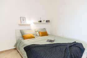 Apartment for rent for €1,325 per month in Ciampino, Via Bari
