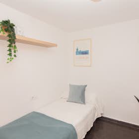 Private room for rent for €350 per month in Valencia, Carrer Aben al Abbar