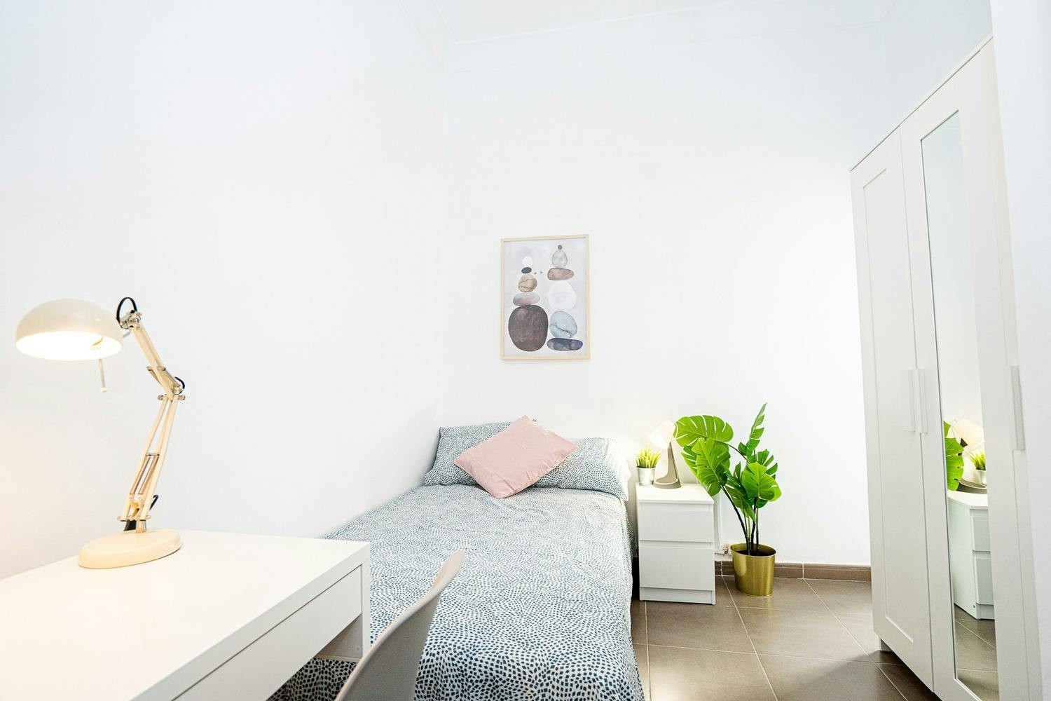 Private room for rent for €350 per month in Valencia, Carrer Honorato Juan