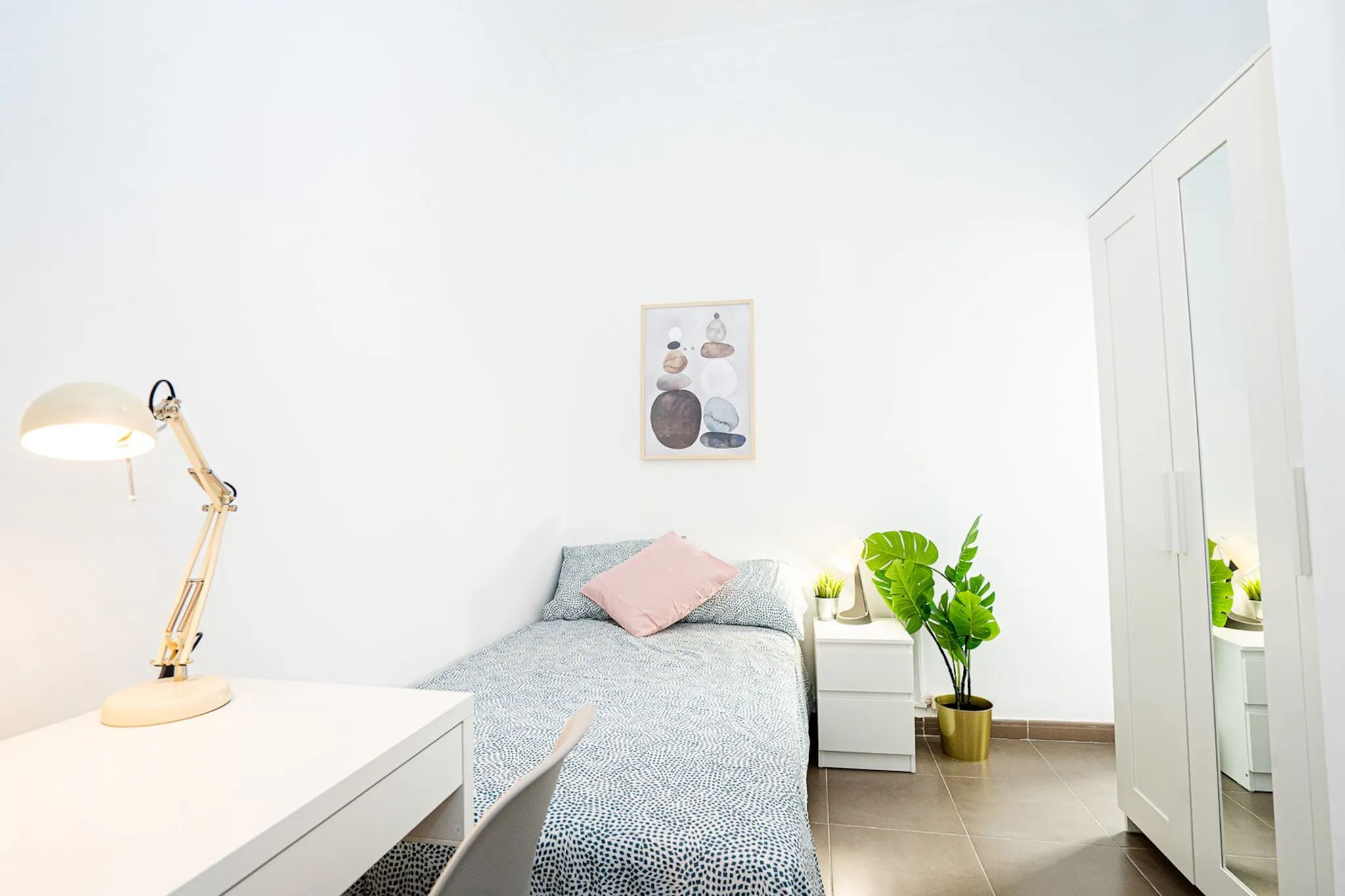 Carrer Honorato Juan, Valencia preview