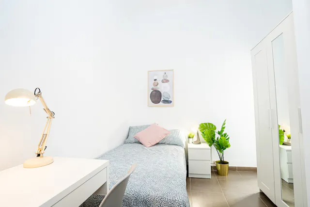 Private room in Carrer Honorato Juan, Valencia (1492891) room image 1
