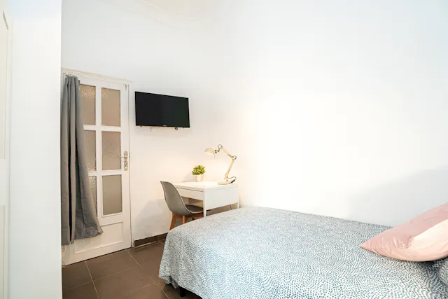Private room in Carrer Honorato Juan, Valencia (1492891) room image 2