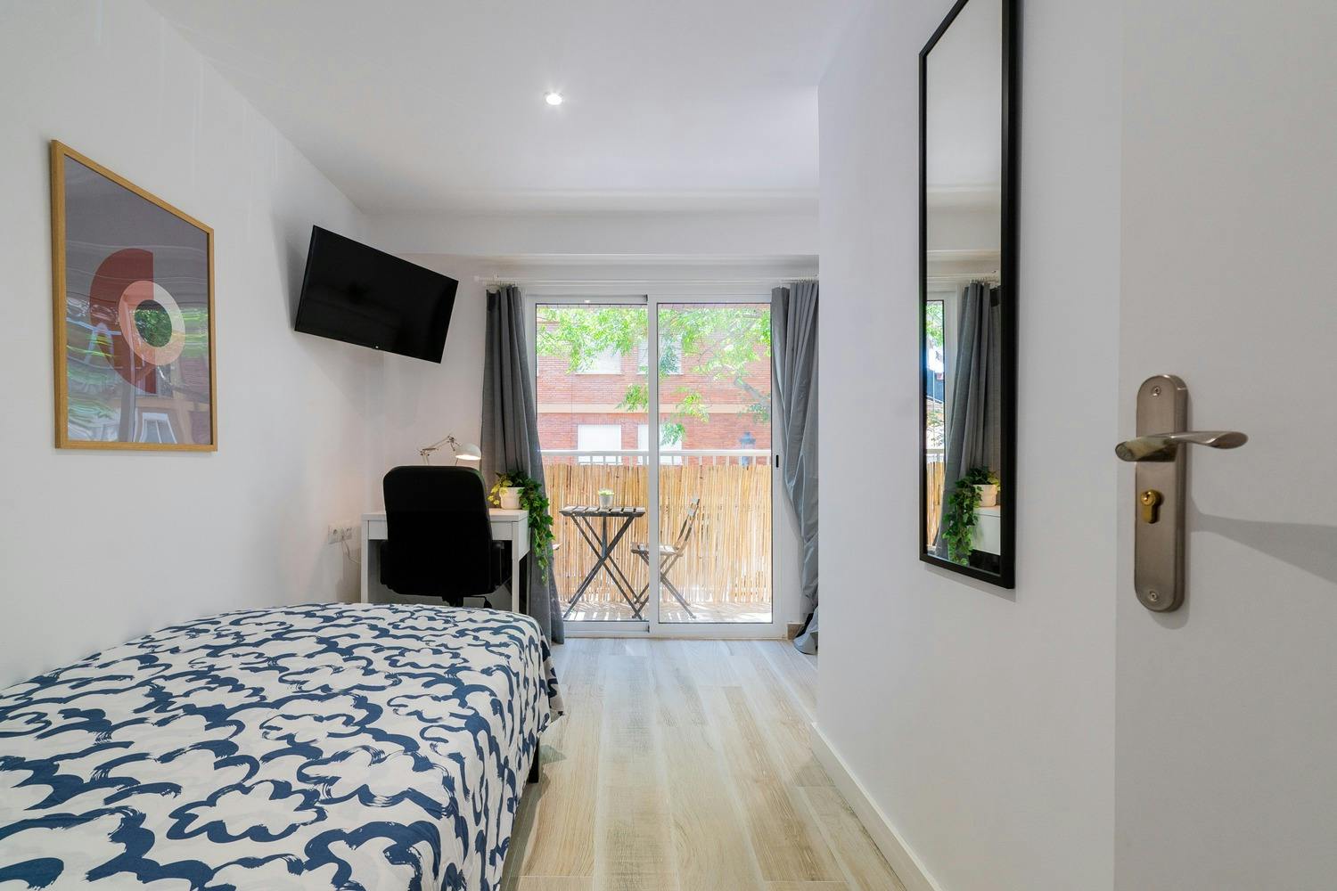 Private room for rent for €330 per month in Valencia, Senda del Secanet