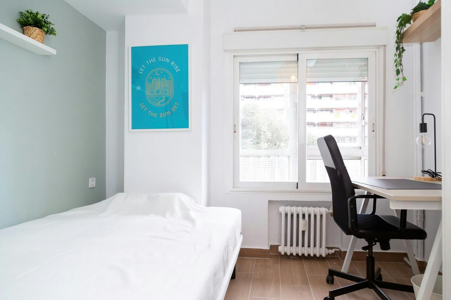 Private room for rent for €325 per month in Zaragoza, Calle Santander