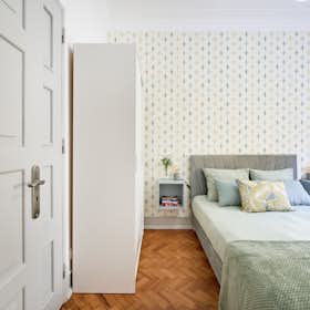 Private room for rent for €550 per month in Lisbon, Avenida Almirante Reis