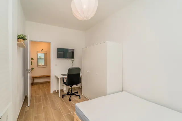Private room in Calle Palomares, Valladolid (1495108) room image 1