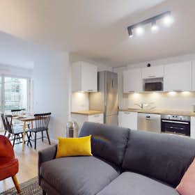 Private room for rent for €698 per month in Nanterre, Rue de Metz