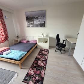 私人房间 正在以 €540 的月租出租，其位于 Espoo, Sokinvuorenrinne
