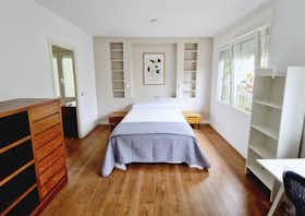 Private room for rent for €850 per month in Madrid, Avenida de la Victoria