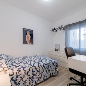Private room for rent for €330 per month in Valencia, Senda del Secanet