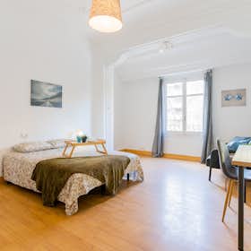 Private room for rent for €450 per month in Valencia, Carrer Honorato Juan