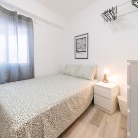 Private room for rent for €350 per month in Valencia, Senda del Secanet