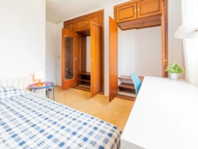 Private room in Carrer Impressor Lambert Palmart, Valencia (1497950) room image 2