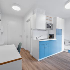 Apartment for rent for €875 per month in Berlin, Rathenaustraße