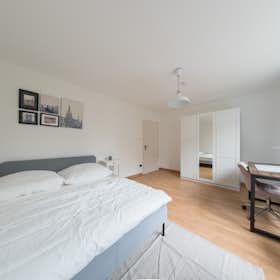 WG-Zimmer for rent for 750 € per month in Frankfurt am Main, Holzhausenstraße