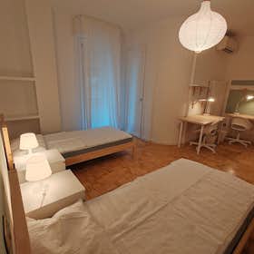 Shared room for rent for €300 per month in Padova, Via Tirana