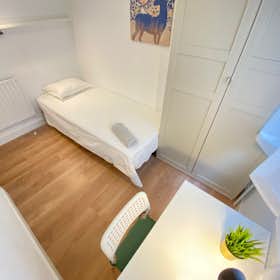 Private room for rent for €540 per month in Madrid, Avenida de la Albufera