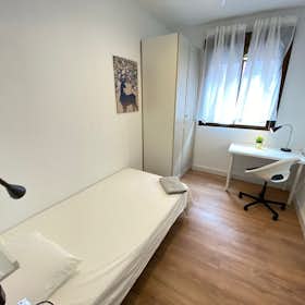 Private room for rent for €580 per month in Madrid, Avenida de la Albufera