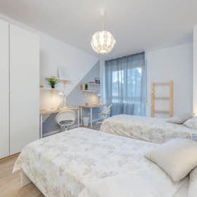 Shared room for rent for €375 per month in Padova, Via Brigata Padova