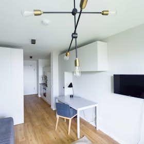 Apartment for rent for €1,117 per month in Berlin, Allee der Kosmonauten