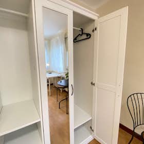 Private room for rent for €680 per month in Madrid, Calle de Pico de Alba