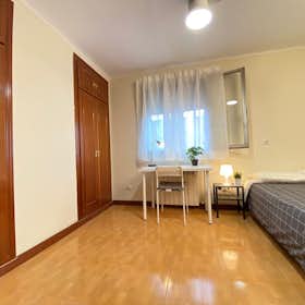 Private room for rent for €630 per month in Madrid, Calle de Pico de Alba